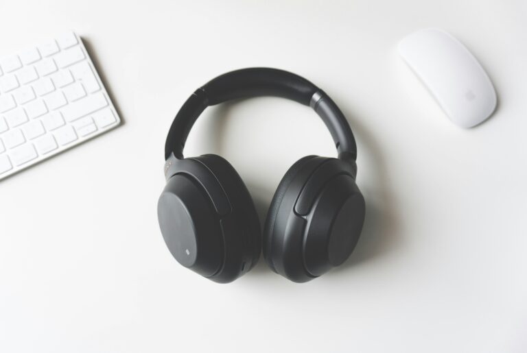 The Ultimate Guide to the Best Noise Cancelling Headphones for Remote Workers in 2026